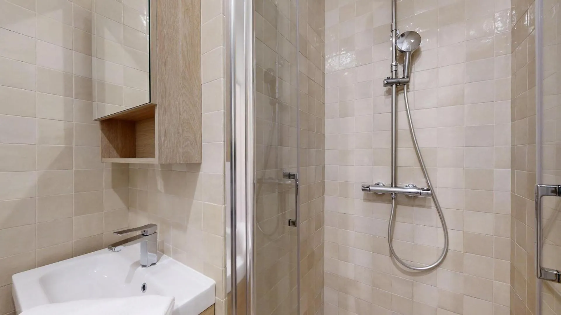 245 Suite Mercedes - Superb Apartment In Paris France
